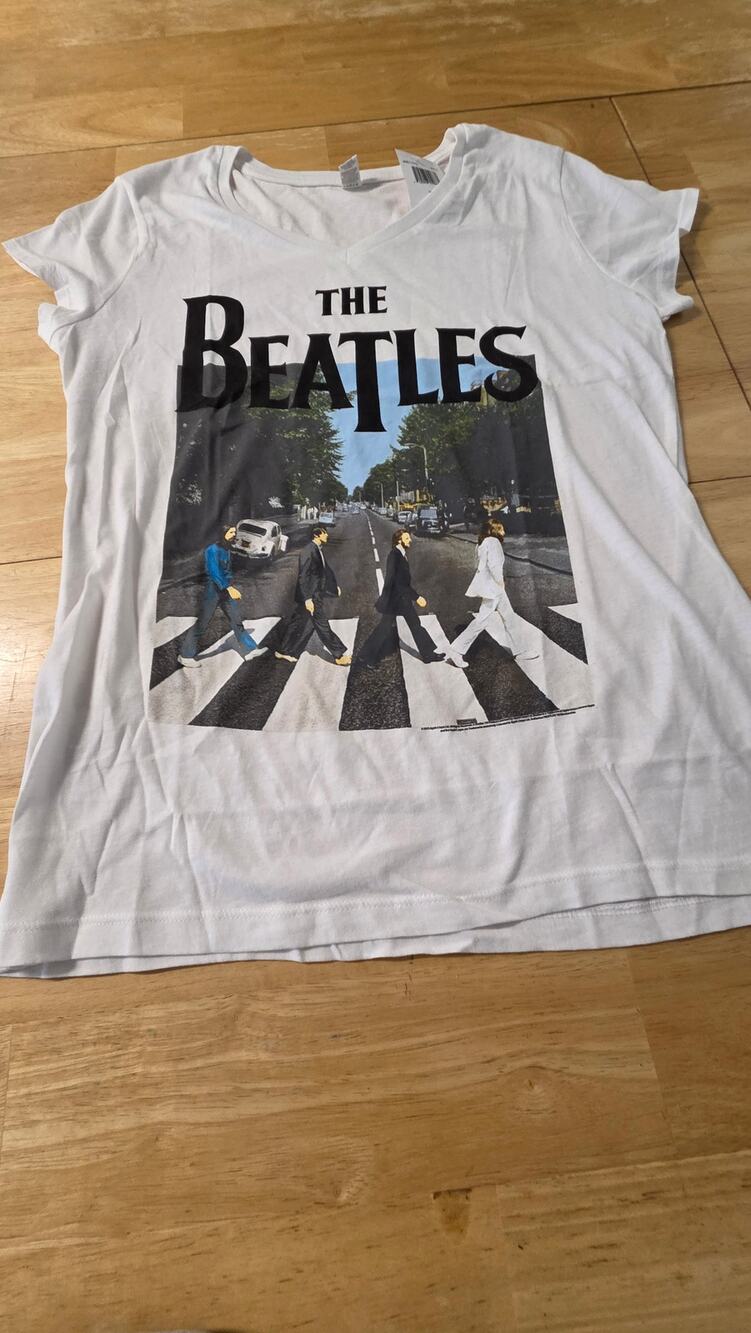 The Beatles Abbey Road Women’s XL Rock Band White V-Neck Graphic T-Shirt NWT